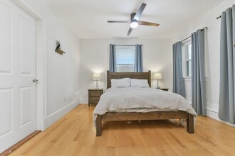 714 E 5th St, Unit 1 in Boston, MA - Foto de edificio - Building Photo
