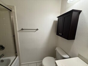 2824 I St in Sacramento, CA - Building Photo - Building Photo