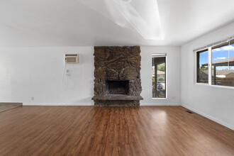 1716 E Everett Ave in Spokane, WA - Building Photo - Interior Photo