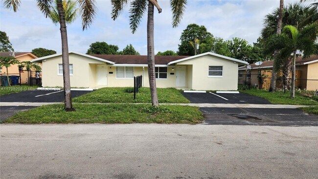 5319 NW 18th Ct in Lauderhill, FL - Building Photo - Building Photo