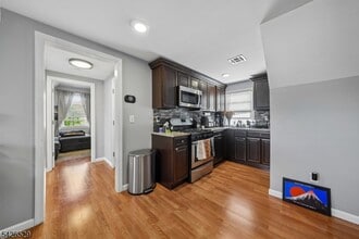 133 Franklin Ave in West Orange, NJ - Building Photo - Building Photo