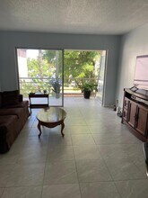 200 Waterway Dr S in Lantana, FL - Building Photo - Building Photo