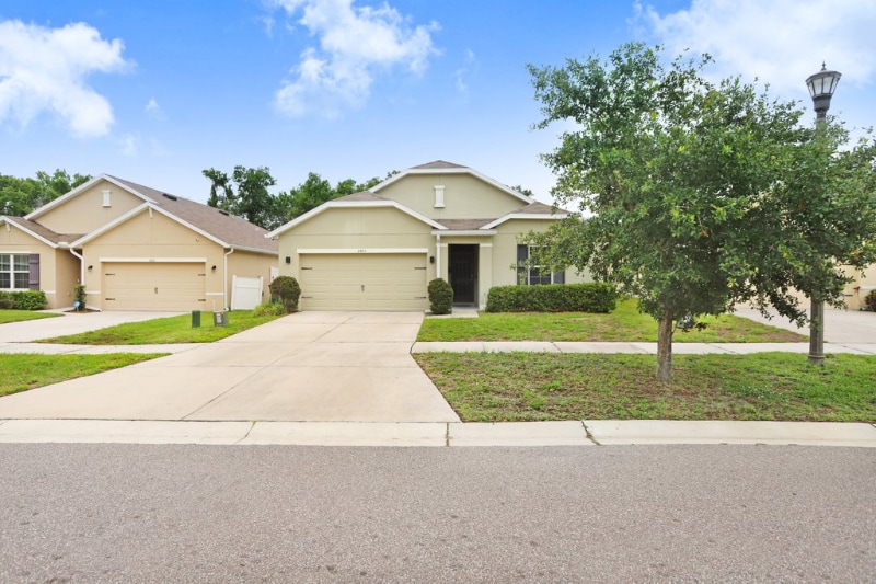 6866 Wagon Trail St in Zephyrhills, FL - Building Photo