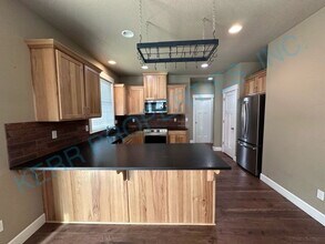 1775 NE Currin Creek Dr in Estacada, OR - Foto de edificio - Building Photo