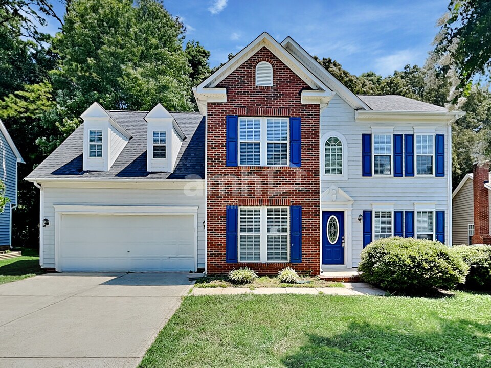 9924 Baxter Caldwell Dr in Charlotte, NC - Foto de edificio