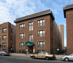 Chicago Avenue Apartments in Minneapolis, MN - Building Photo - Building Photo