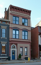 225 W 9th St in Cincinnati, OH - Building Photo - Primary Photo