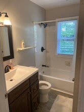 1122 Forest Hills Ave, Unit A in Charlottesville, VA - Foto de edificio - Building Photo