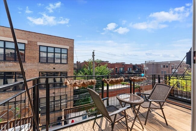 property at 2333 W Saint Paul Ave