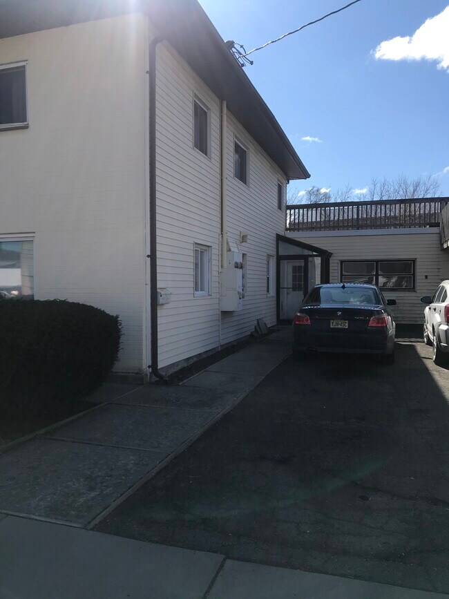 76 Pratt Ave, Unit A in Johnson City, NY - Building Photo - Building Photo