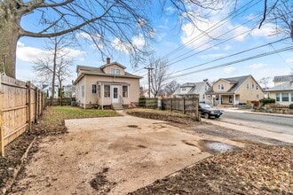 208 Rocton Ave in Bridgeport, CT - Building Photo - Building Photo