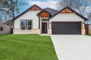 225 West Pl in White Settlement, TX - Building Photo