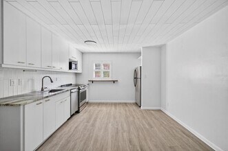 2808 W Azeele St in Tampa, FL - Building Photo - Building Photo