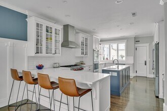 105 Winchester St, Unit 3 in Brookline, MA - Building Photo - Building Photo