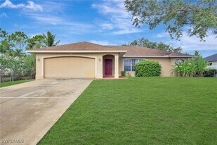 18554 Olive Rd in Ft. Myers, FL - Building Photo