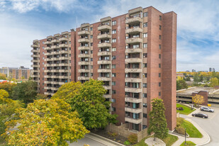 Lincoln Park Tower Apartments