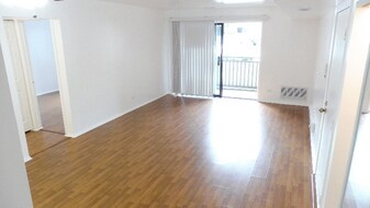 1331 E Ports O Call Dr in Palatine, IL - Building Photo