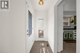 272 Upper Paradise Rd in Hamilton, ON - Building Photo - Building Photo