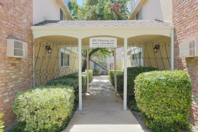 property at 4800 Williamsburg Ln