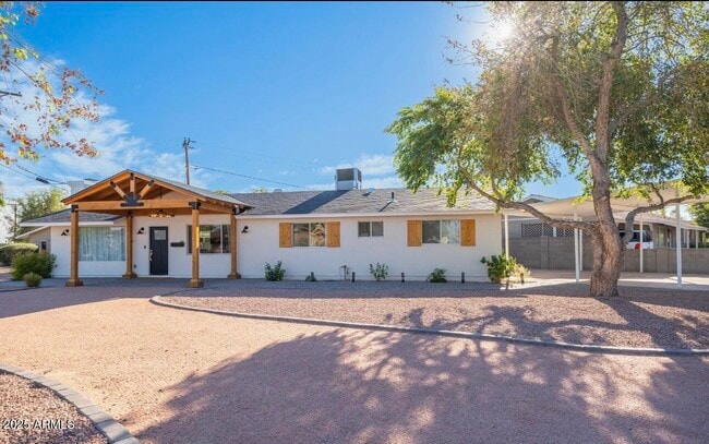 6749 E Wilshire Dr in Scottsdale, AZ - Building Photo - Building Photo