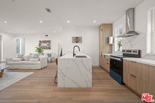 13692 Erwin St in Los Angeles, CA - Building Photo - Building Photo