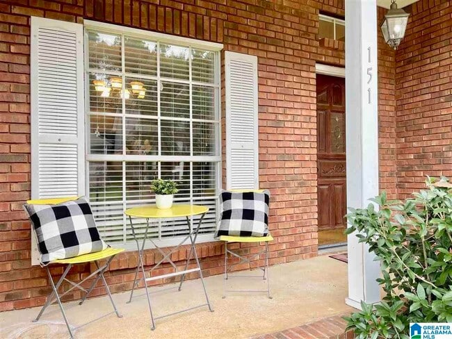 151 Stratford Cir in Pelham, AL - Foto de edificio - Building Photo