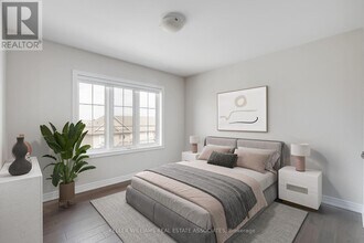 2305 Natasha Cir in Oakville, ON - Building Photo - Building Photo