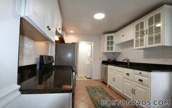 10 Rawlins St in Salem, MA - Building Photo - Building Photo