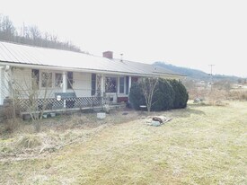 2854 Burningtown Rd in Franklin, NC - Building Photo