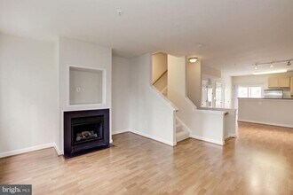 42514 Mayflower Terrace in Ashburn, VA - Building Photo - Building Photo