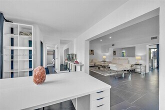 560 NW 116th Terrace, Unit 7-7401 in Miami, FL - Building Photo - Building Photo