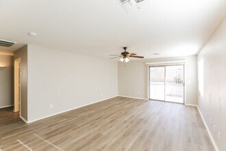 8156 W Hammond Ln in Phoenix, AZ - Building Photo - Building Photo