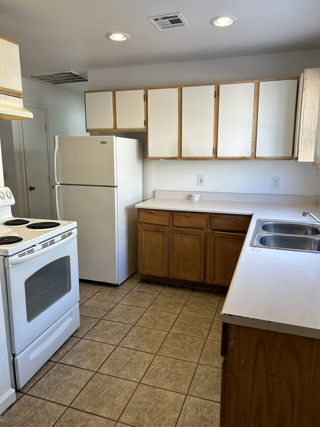 1680 N Lamont St, Unit 111 in Las Vegas, NV - Building Photo - Building Photo