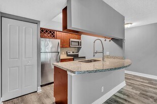 5740 Rock Island Rd, Unit 291 in Tamarac, FL - Building Photo