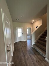 213 Garden Oaks Ave in Youngsville, LA - Foto de edificio - Building Photo