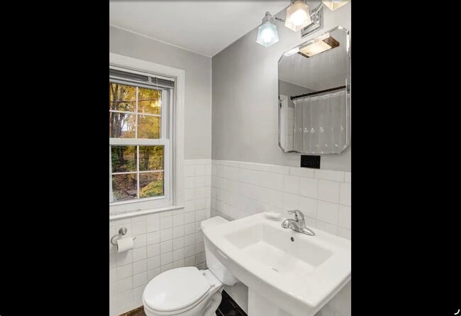 1029 S Atherton St, Unit Room 1 in State College, PA - Building Photo - Building Photo