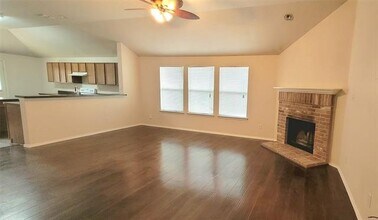 8470 Goldfinch Way in Dallas, TX - Building Photo - Building Photo