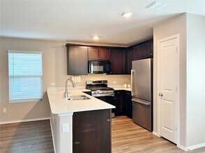 1103 Wildflower St in Ennis, TX - Building Photo - Building Photo