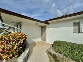 2885 Crosley Dr E in West Palm Beach, FL - Building Photo - Building Photo