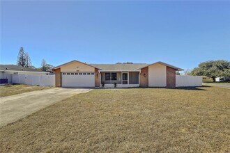 7012 Pin Cherry Ln in Port Richey, FL - Building Photo - Building Photo