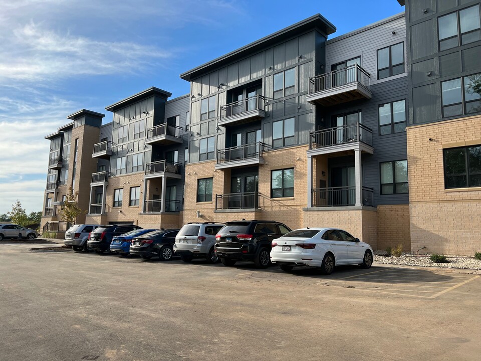 Whitewater 500 in Whitewater, WI - Foto de edificio