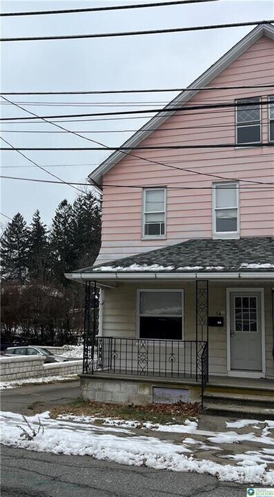 54 N 8th St in Bangor, PA - Foto de edificio