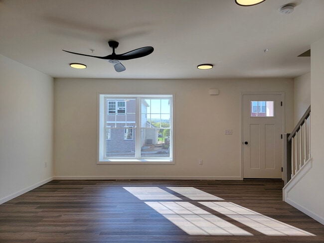 19 Pacific Blvd in Ephrata, PA - Foto de edificio - Building Photo