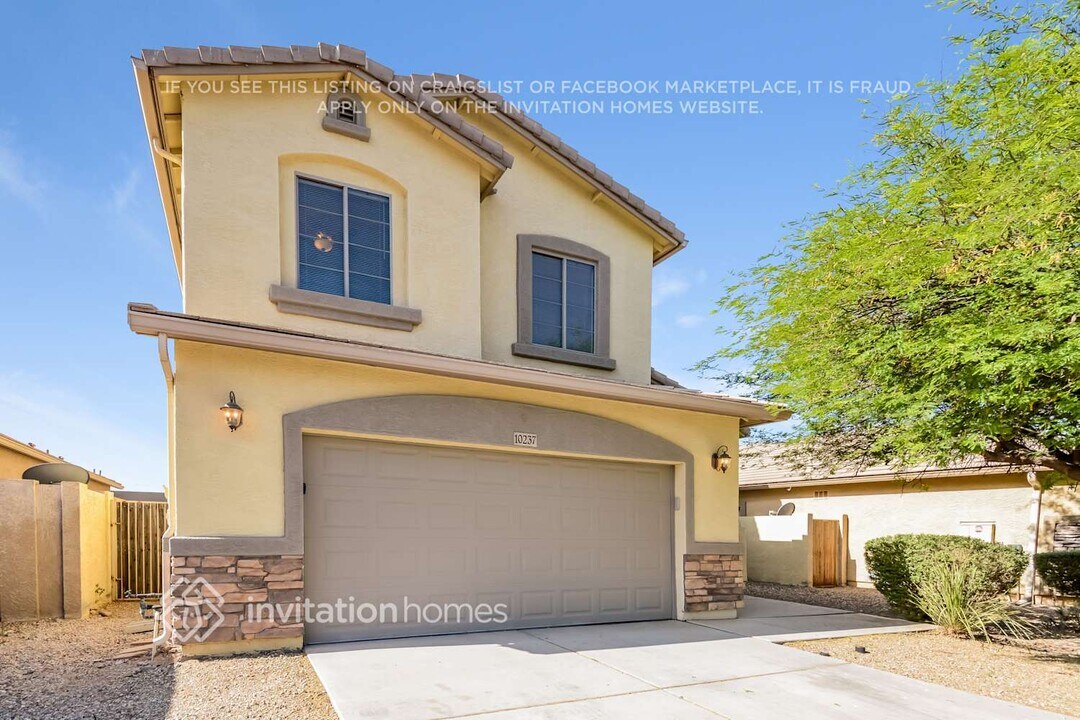 10237 W Chipman Rd in Tolleson, AZ - Building Photo