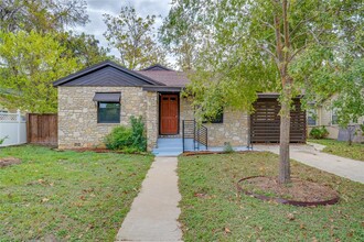 806 Barbara Dr in San Marcos, TX - Building Photo - Building Photo