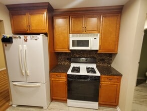 8 E Harbor Dr in Lake Zurich, IL - Building Photo - Building Photo