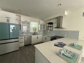201 E 10th St in Kaufman, TX - Building Photo - Building Photo