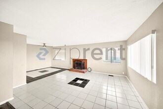 1858 Park Cir Dr in Lancaster, CA - Building Photo - Building Photo