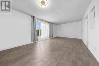 1702 Russell Rd in Ottawa, ON - Building Photo - Building Photo