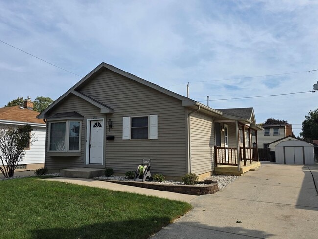 7931 45th Ave in Kenosha, WI - Building Photo - Building Photo